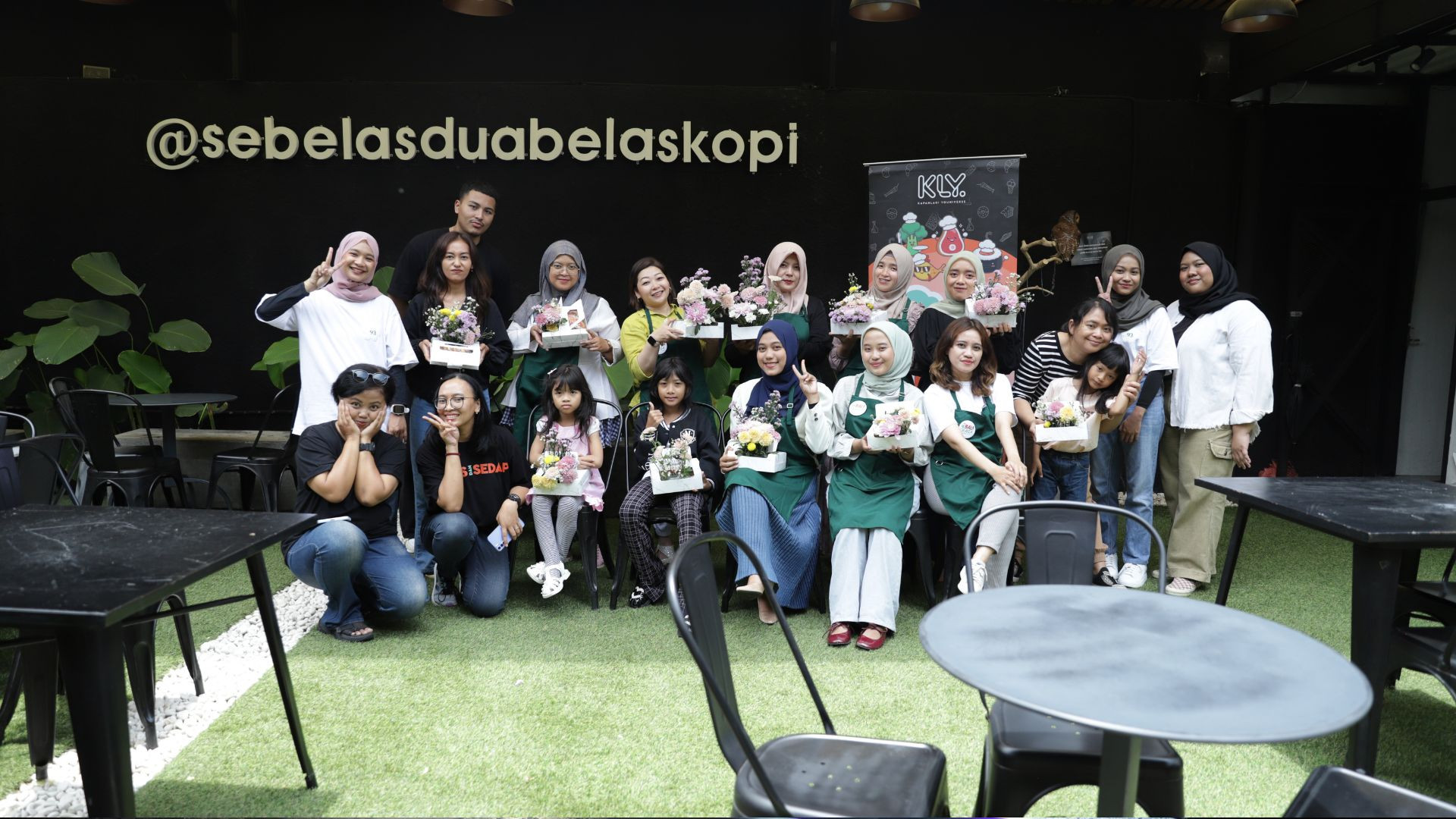 Manisnya Donat Bertemu Cantiknya Bunga di Crafty Class 'Sweet Blooms & Doughnuts' Bareng JoDough.93