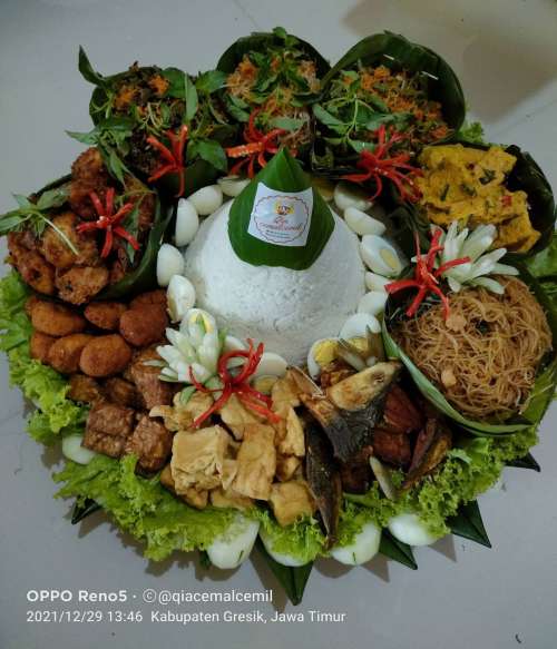 Tumpeng by Qiacemalcemil