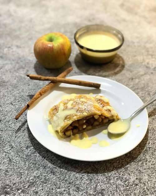 Apple Pie Puff with Vanilla Sauce