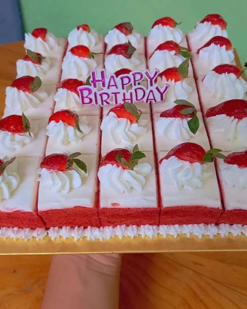 Cake Potong Red Velvet Strawberry