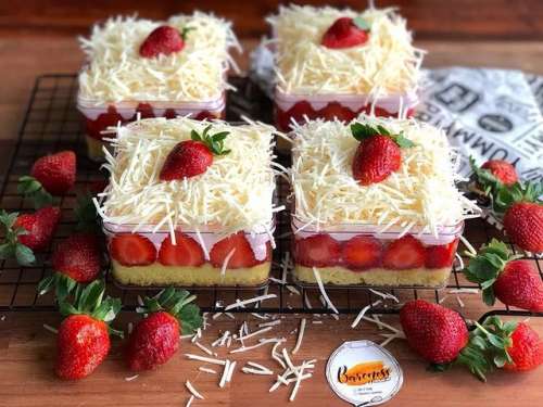 Strawberry shortcake’s dessert box