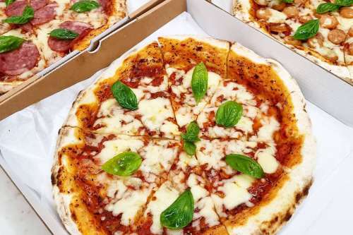 Neapolitan Margherita Pizza
