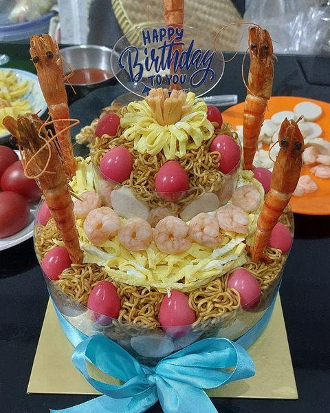 Seafood noodle cake tower