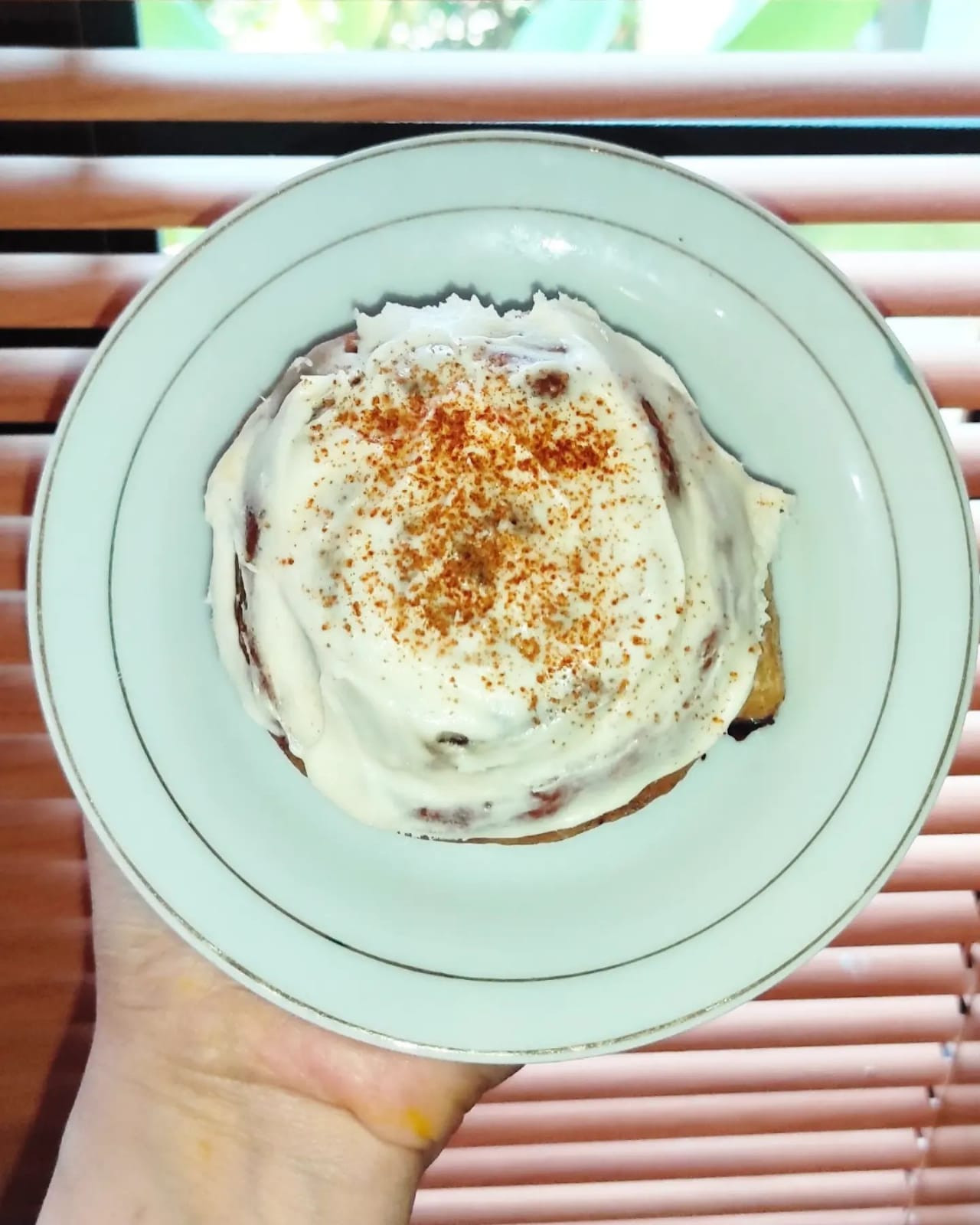 Cinnamon rolls with cream cheese frosting 4 pcs