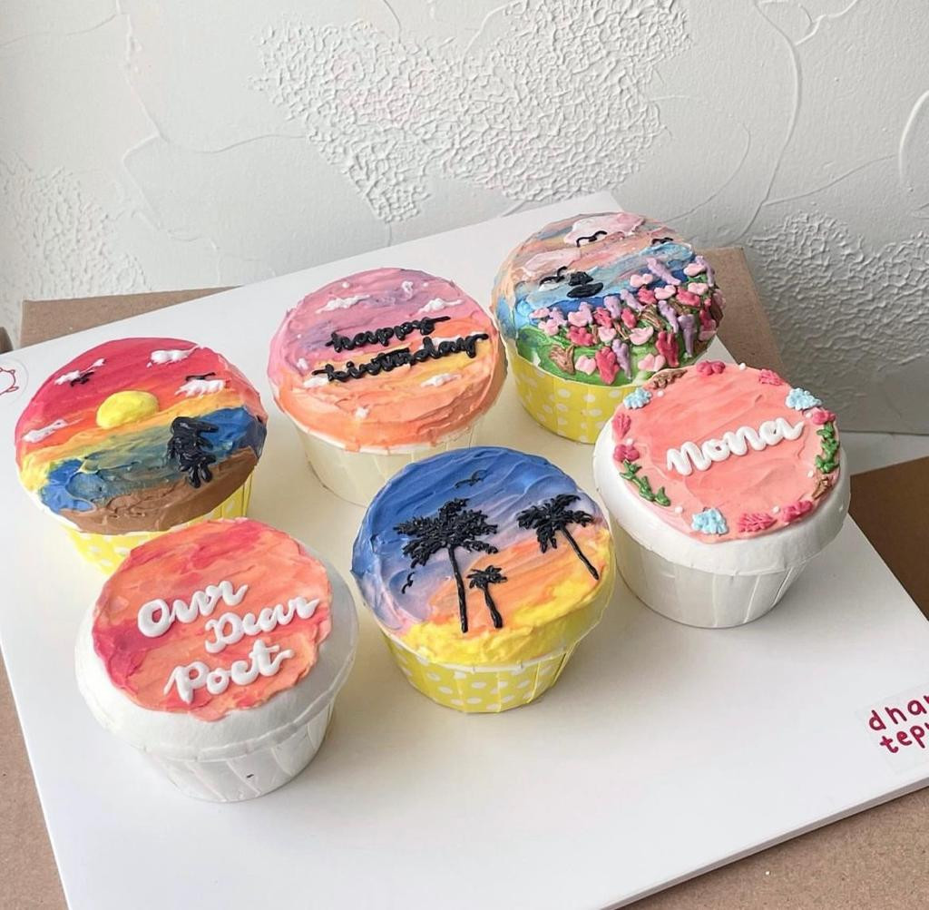 Custom Painting Cupcakes