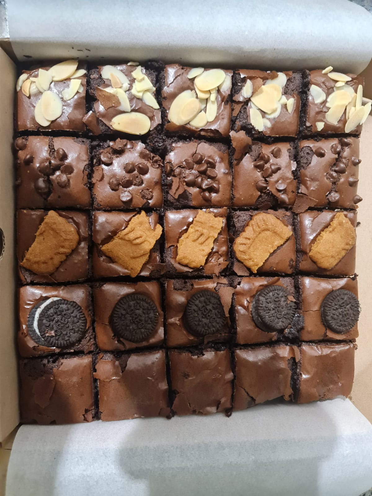 Classic Brownies with Mix Biscoff Topping