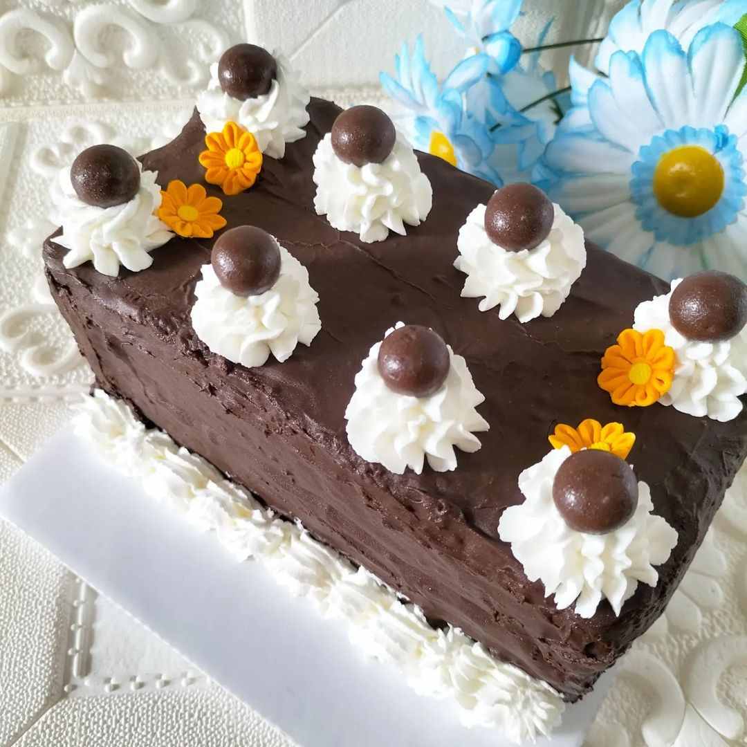 Choco Ball Cake