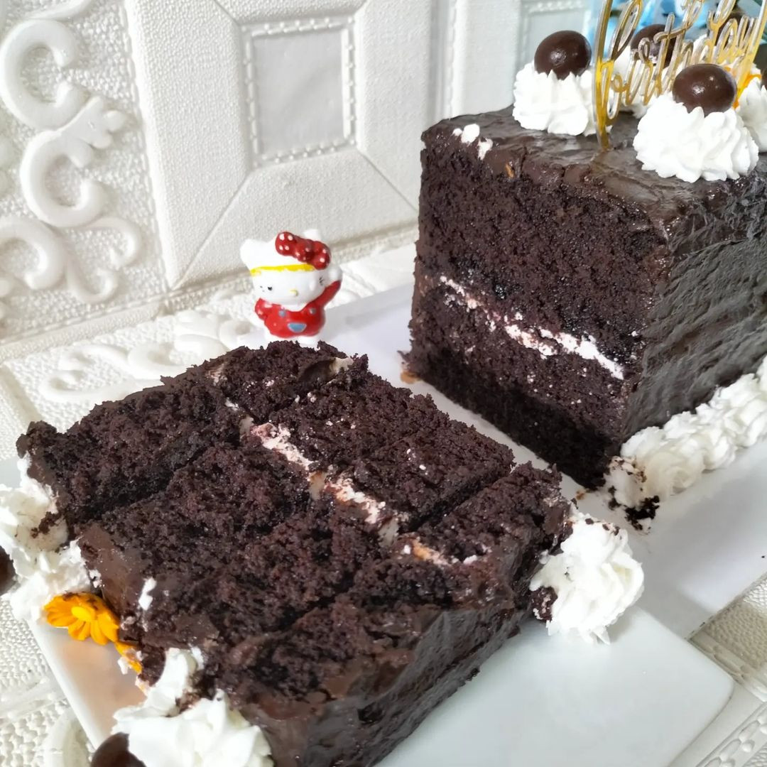 Choco Ball Cake