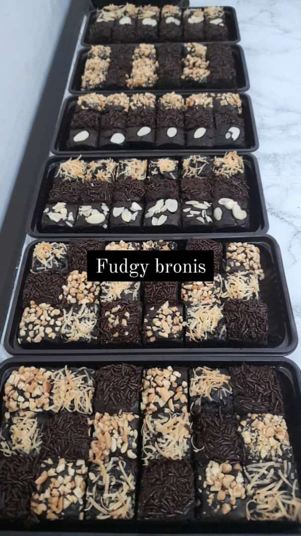Fudgy Brownies 20x10cm