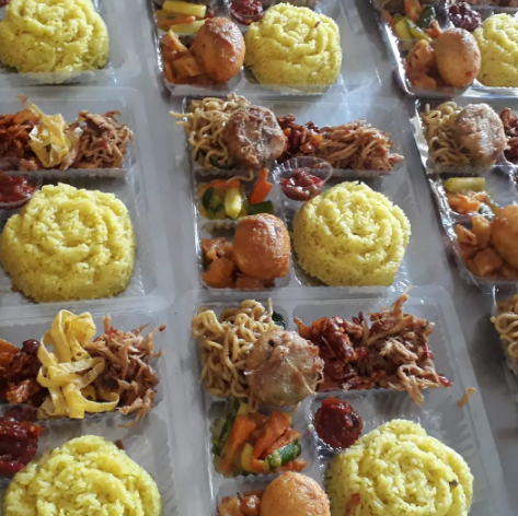 Nasi Kuning Kotak Ayam Sisit Komplit