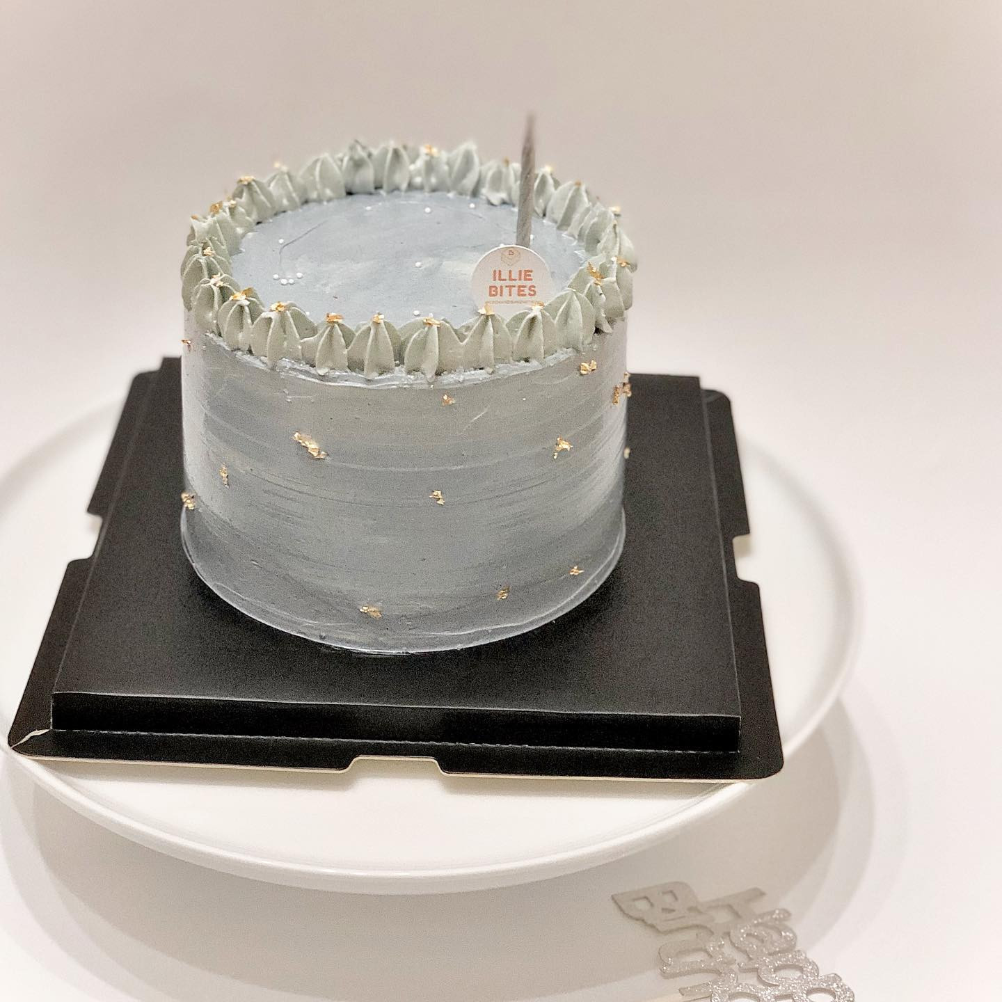 Simple Minimalist Cake
