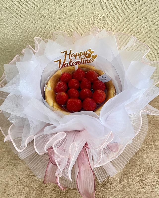 Valentine Cheesecake Bouquet - Limited Edition