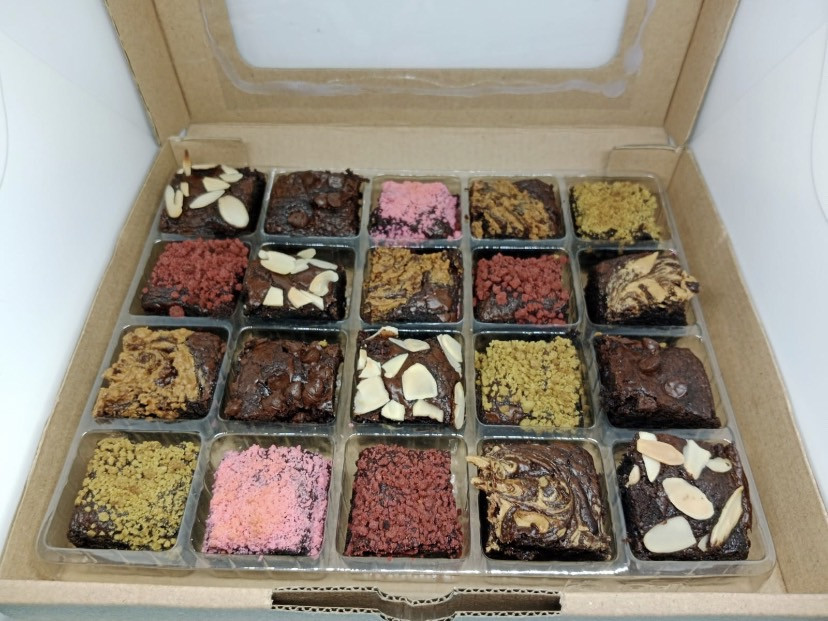 Brownies Bite Hampers Isi 20 Cut Mix Topping