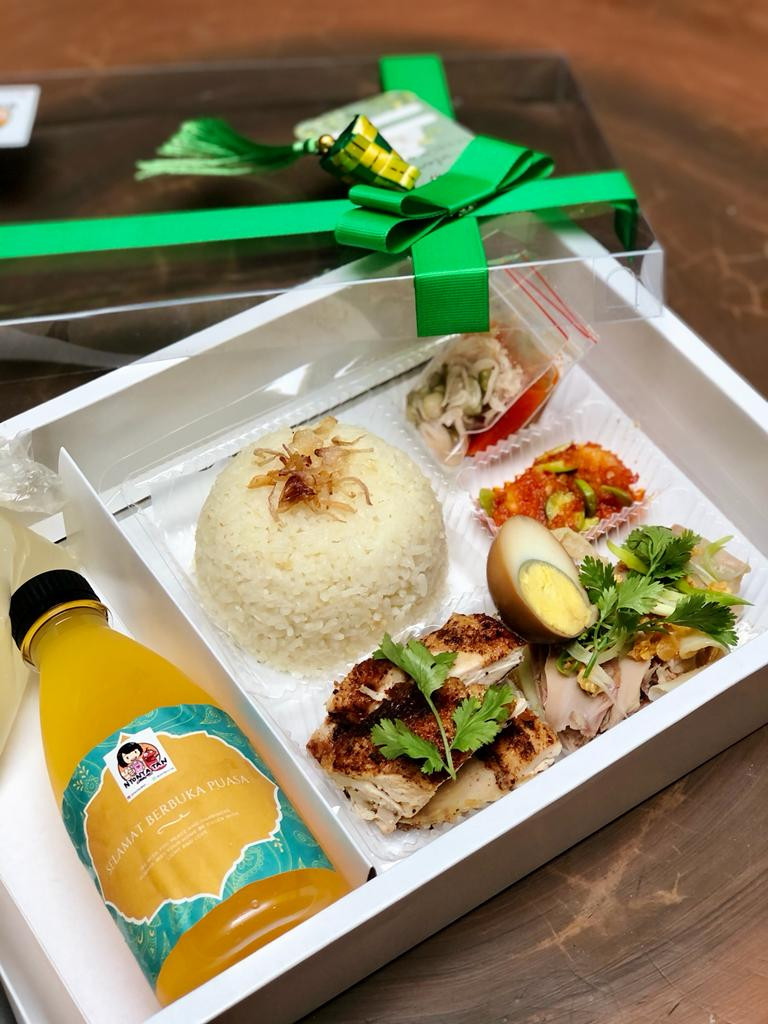 Hampers Ramadhan Hainan Chicken Rice Single Pax with Drinks