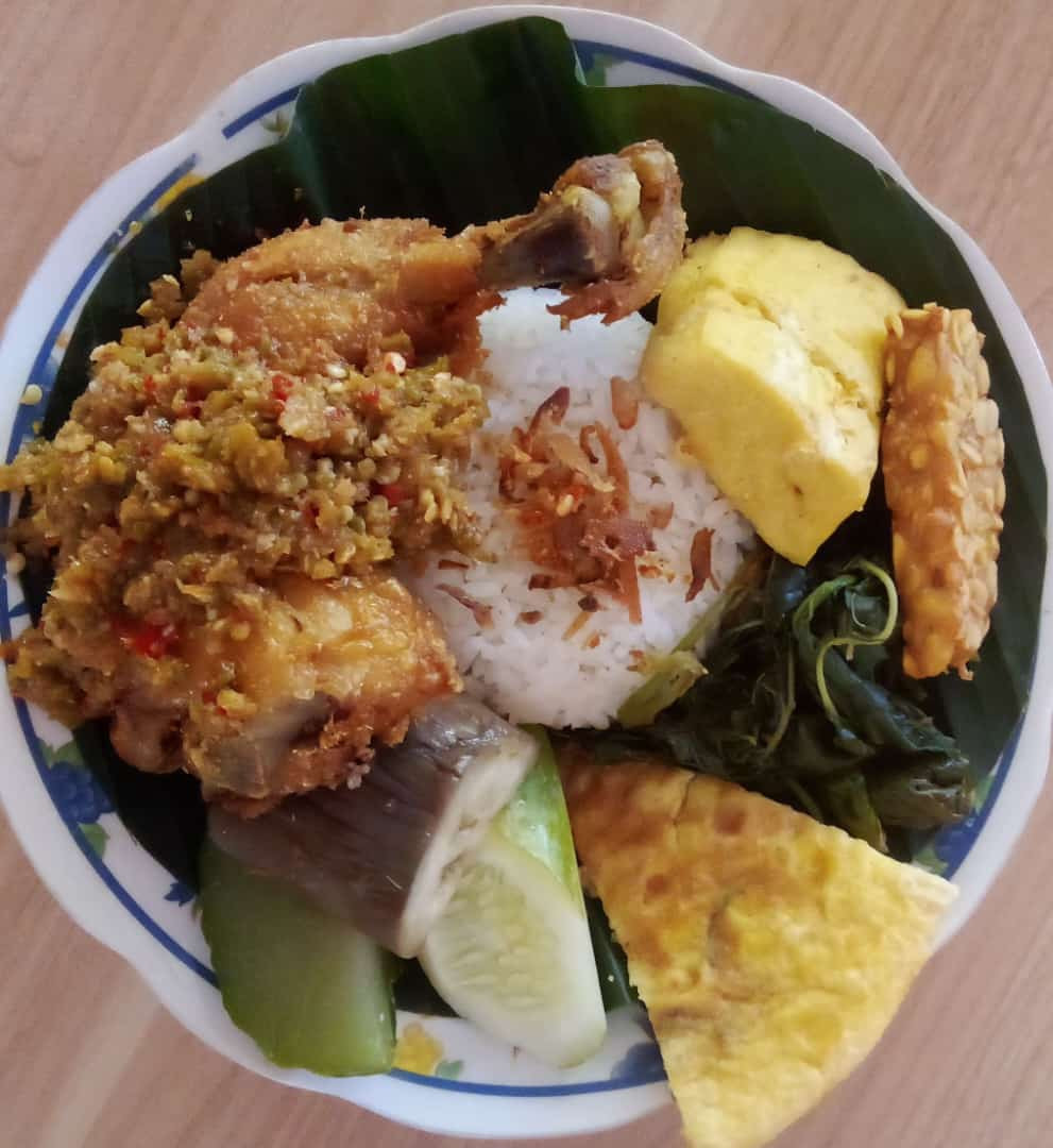 Nasi Lalap Ayam Goreng Lombok Ijo
