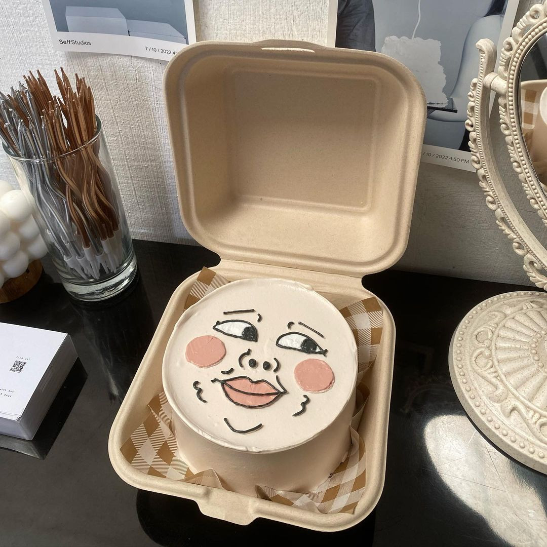 Minimalist Cake Lunchbox