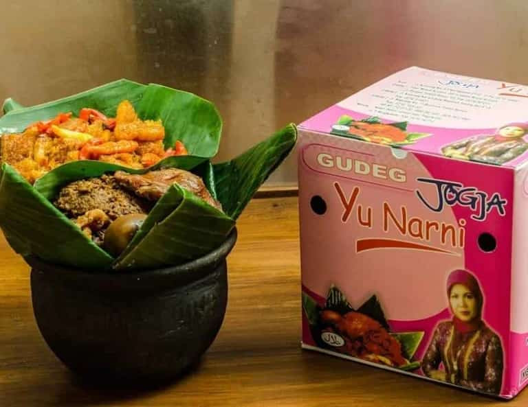 Gudeg Yu Narni Ayam 1 Ekor (Paket 2)